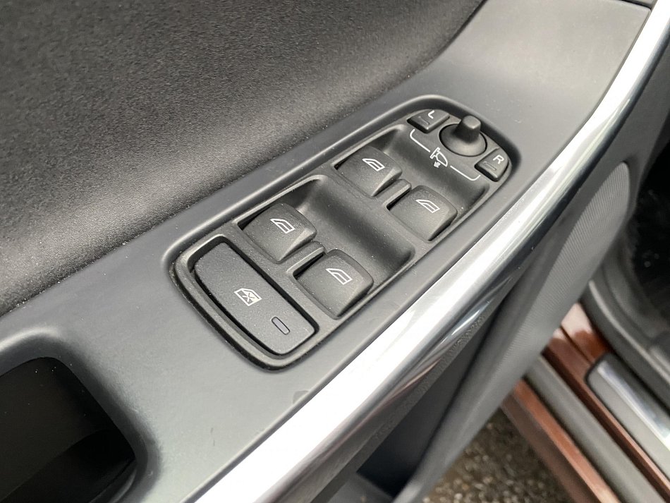 Volvo XC60 2.4 D4 Momentum AWD