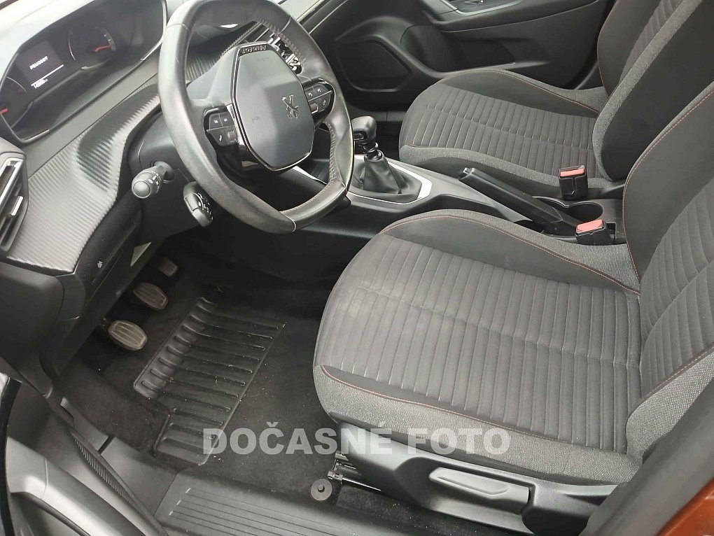 Peugeot 2008 1.2i 