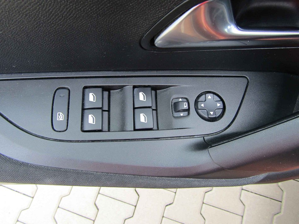 Peugeot 2008 1.2PT 