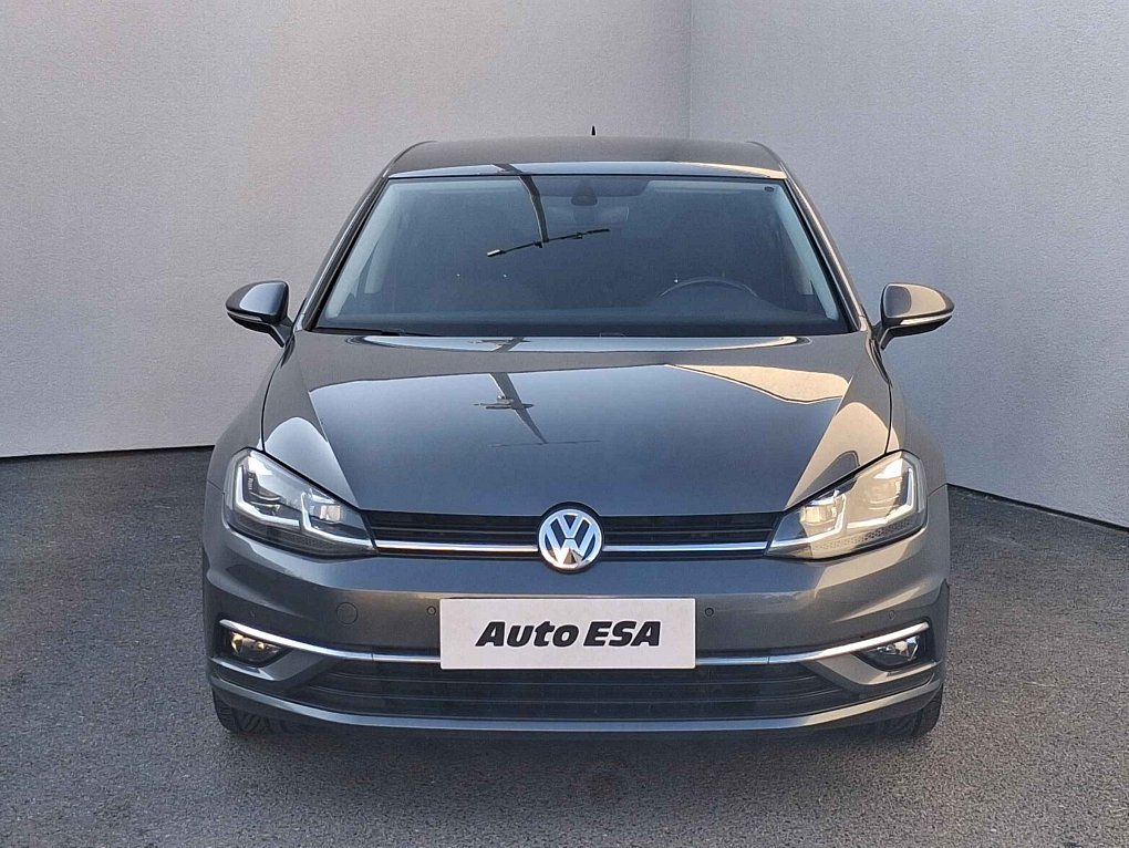 Volkswagen Golf 1.0TSI 