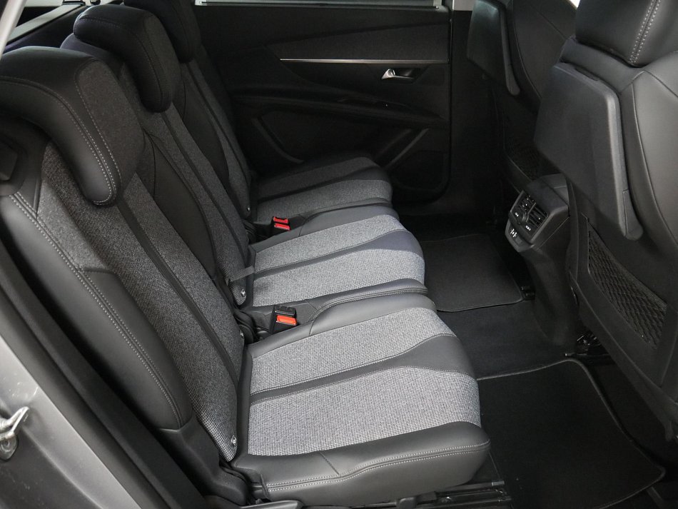Peugeot 5008 1.2 PT Allure 7míst
