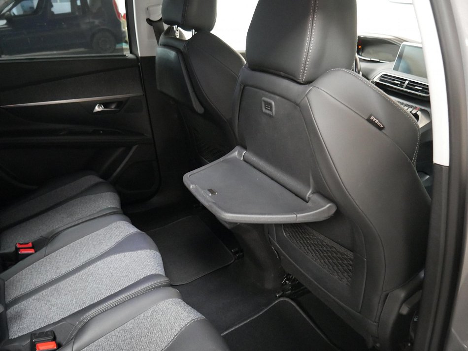 Peugeot 5008 1.2 PT Allure 7míst