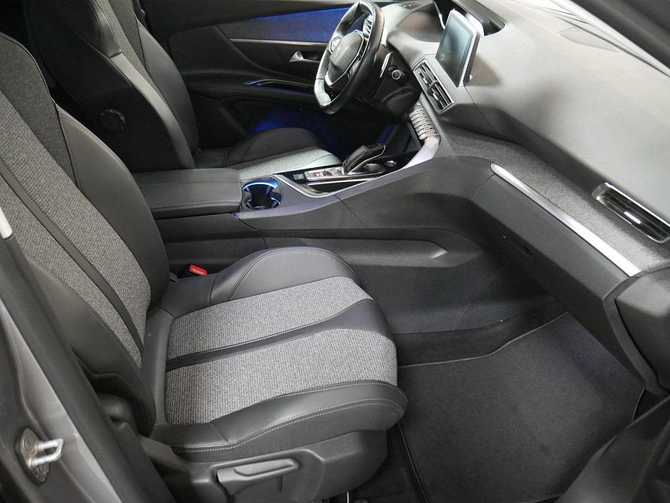 Peugeot 5008 1.2 PT Allure 7míst
