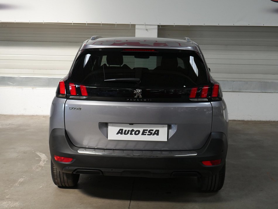 Peugeot 5008 1.2 PT Allure 7míst