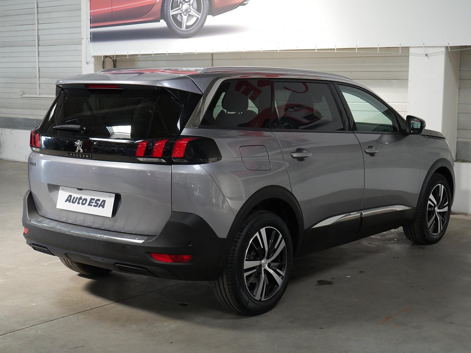Peugeot 5008 1.2 PT Allure 7míst
