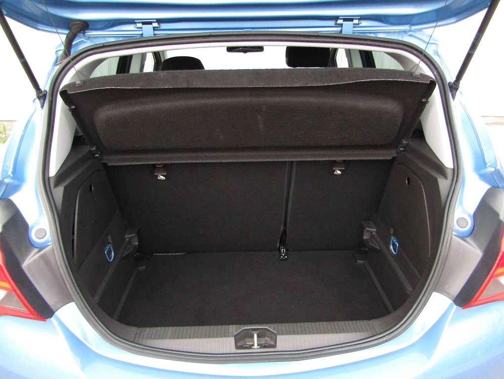 Opel Corsa 1.4 i 