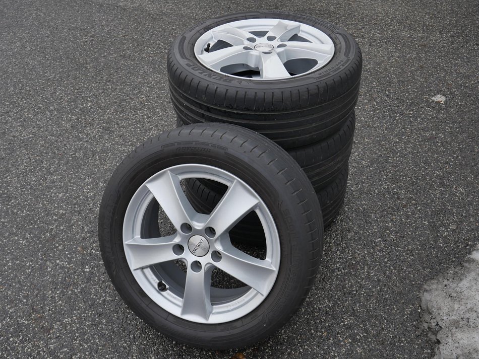 Volkswagen Golf 1.6FSi 