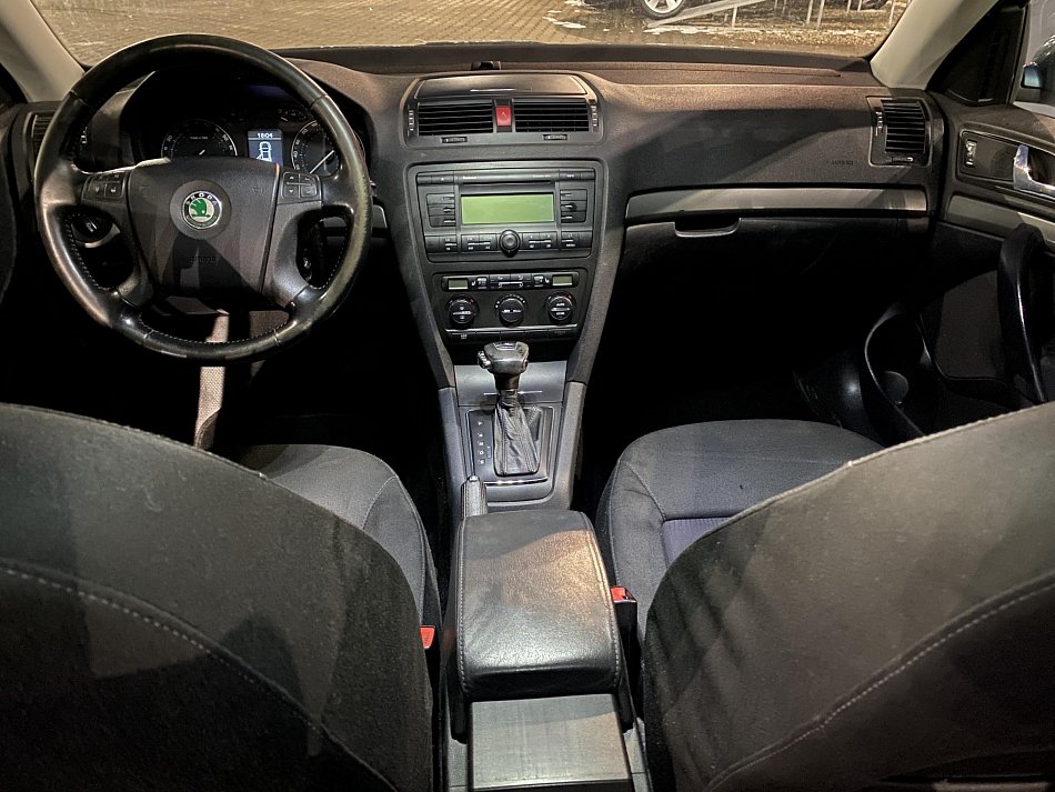 Škoda Octavia II 1.6 FSi Elegance