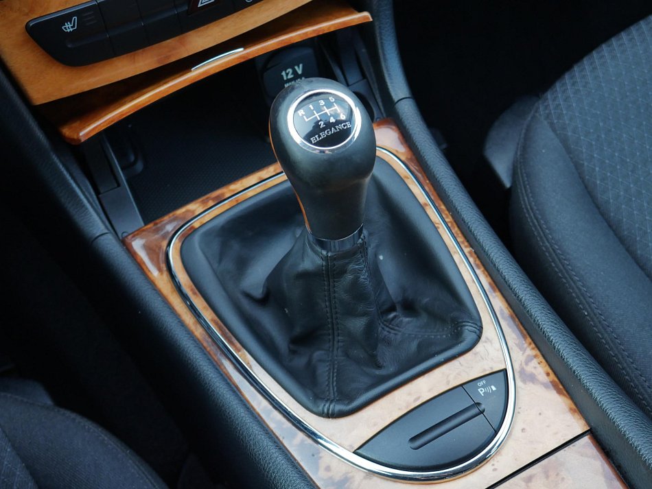 Mercedes-Benz Třída E 2.2CDi  E200