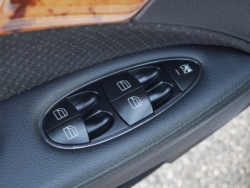 Mercedes-Benz Třída E 2.2CDi  E200