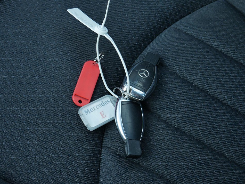 Mercedes-Benz Třída E 2.2CDi  E200