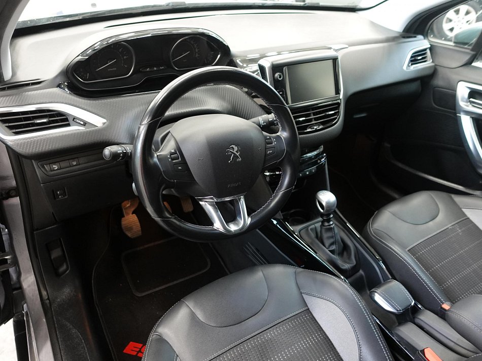 Peugeot 2008 1.2PT 