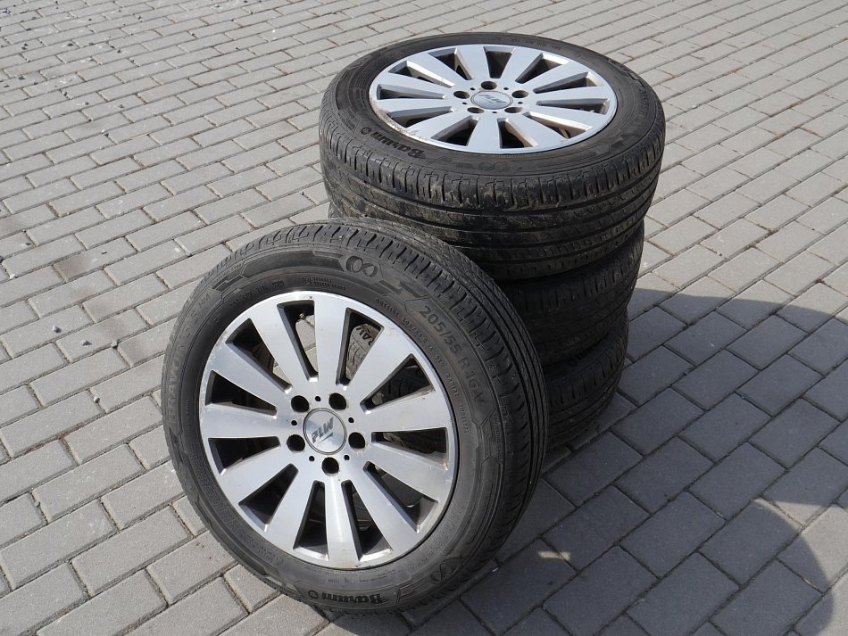 Volkswagen Touran 1.6i 