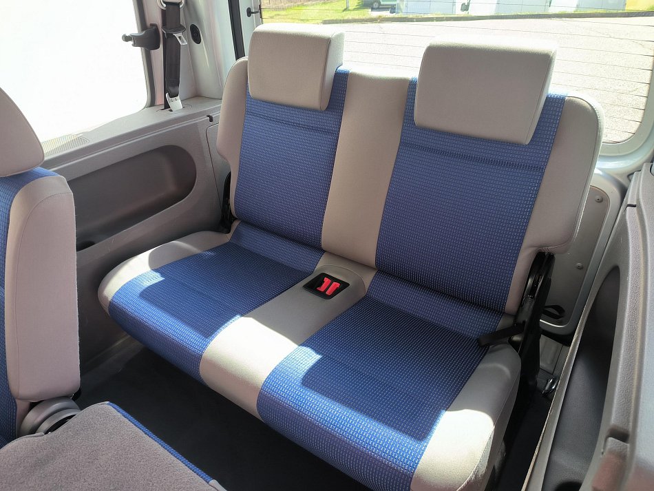 Volkswagen Caddy 1.6  LIFE 7míst