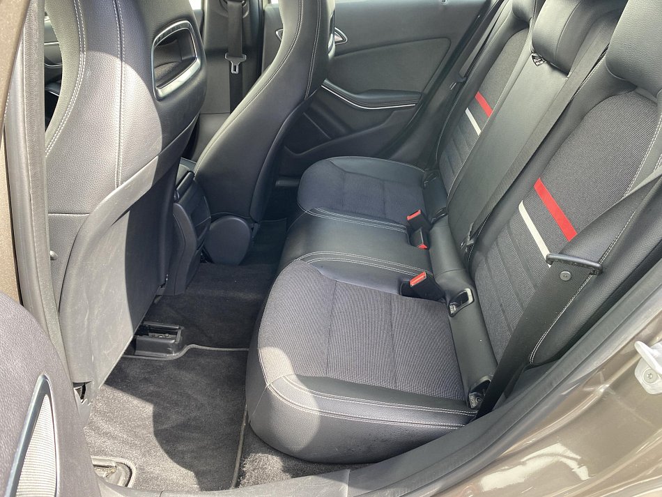Mercedes-Benz Třída A 1.6i  A180