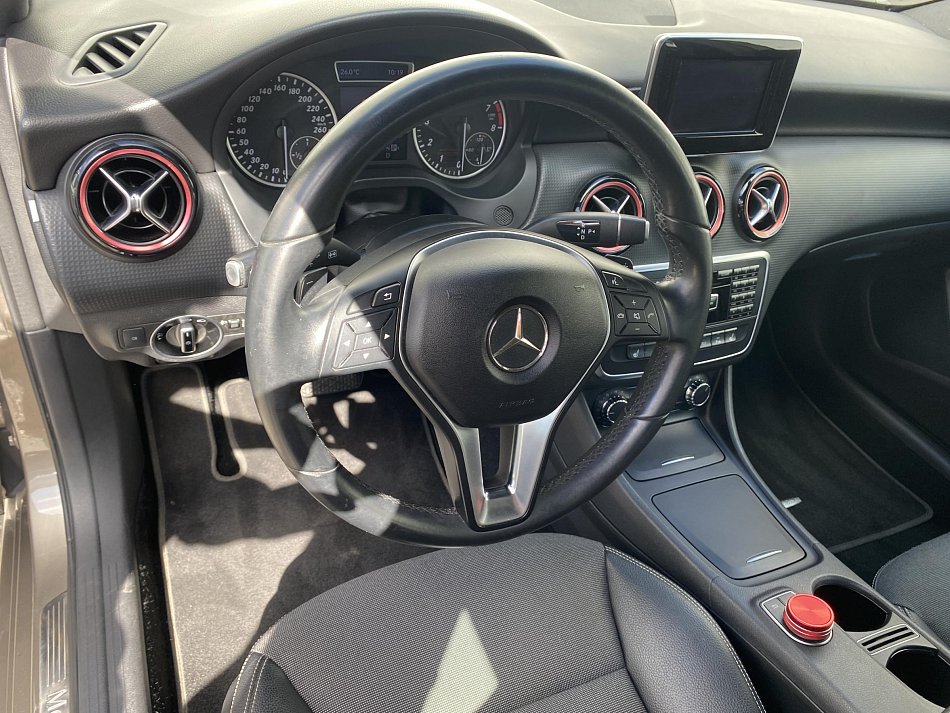 Mercedes-Benz Třída A 1.6i  A180