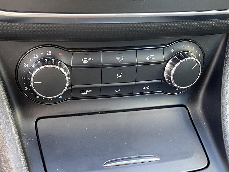 Mercedes-Benz Třída A 1.6i  A180