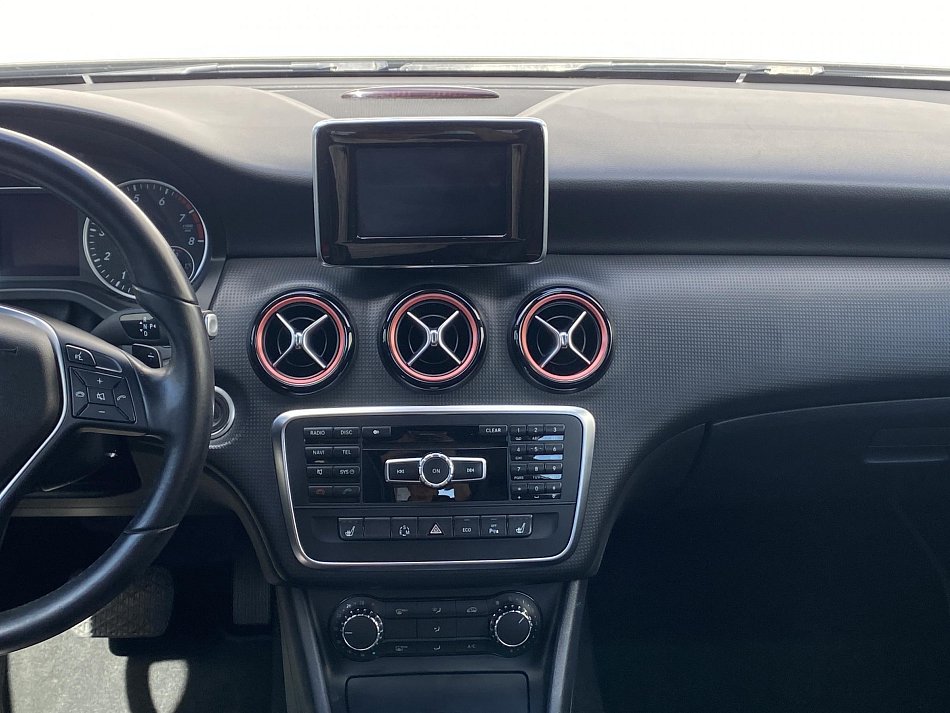 Mercedes-Benz Třída A 1.6i  A180
