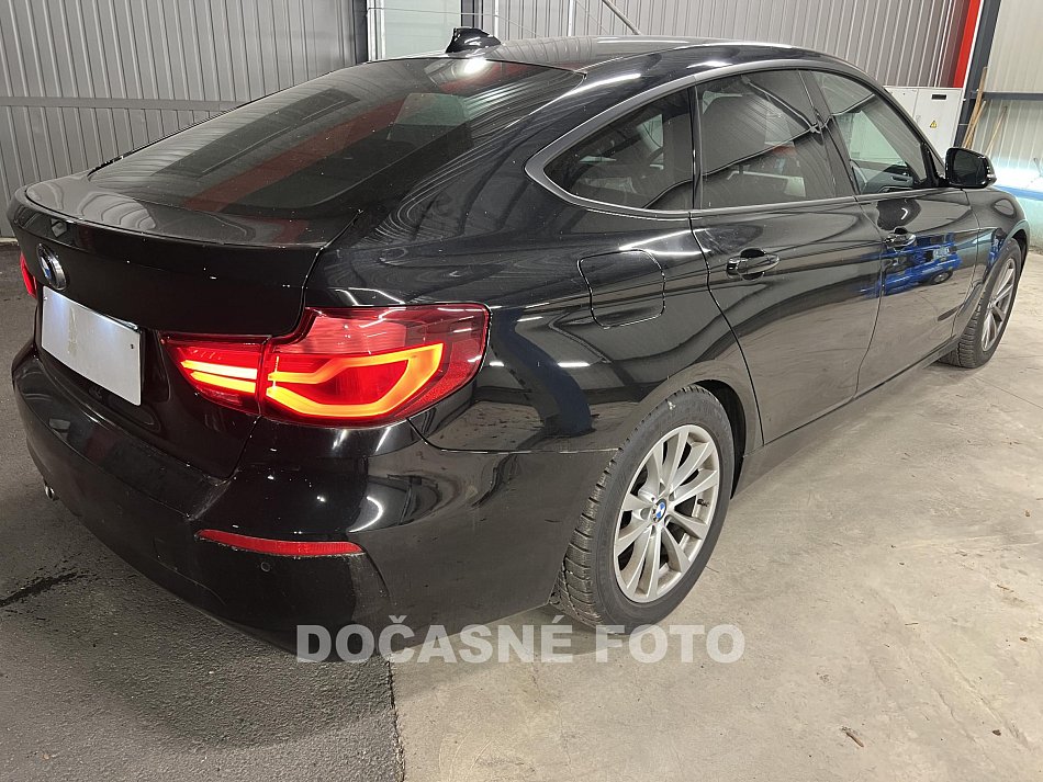 BMW Řada 3 330 i 