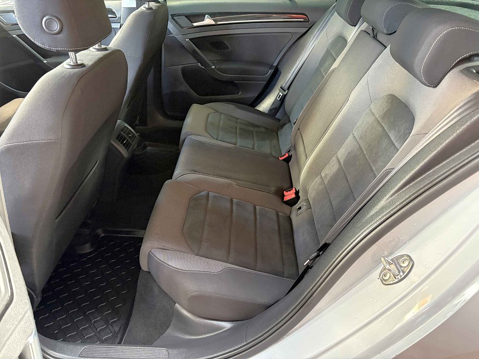 Volkswagen Golf 1.5 TSI 