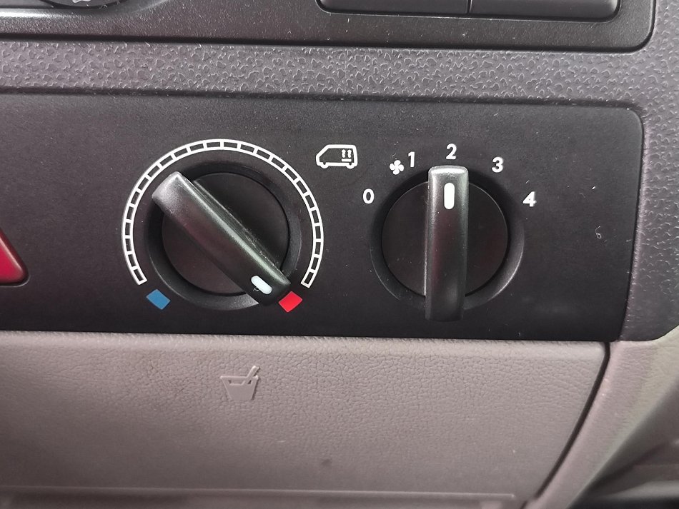 Volkswagen Transporter 2.0TDi  9míst