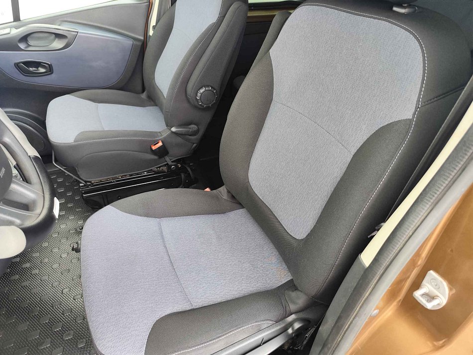 Opel Vivaro 1.6CDTi  5míst