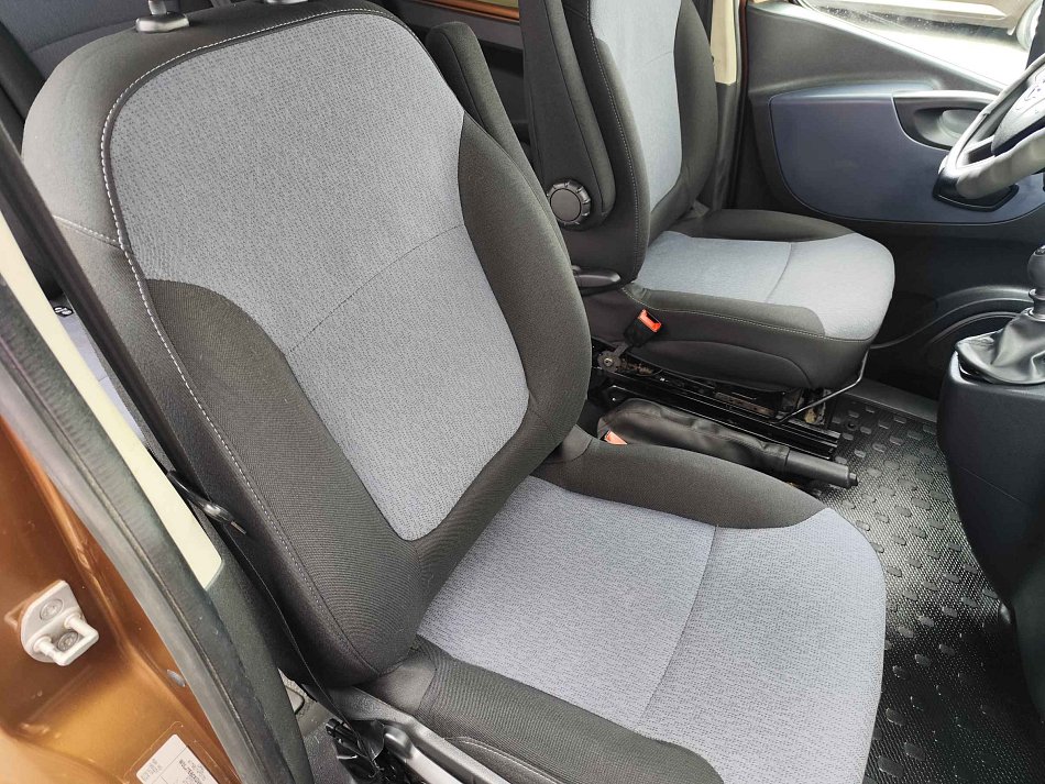 Opel Vivaro 1.6CDTi  5míst
