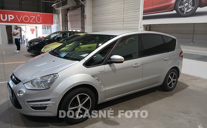 Ford S-MAX 2.0. 