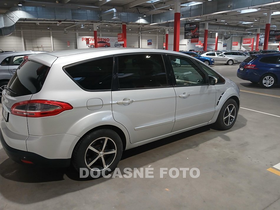 Ford S-MAX 2.0. 