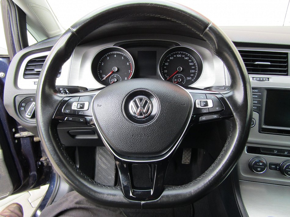 Volkswagen Golf 1.0 TSi 