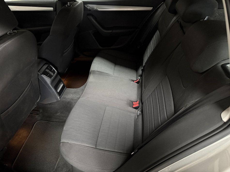 Škoda Octavia III 1.8 TSI Elegance