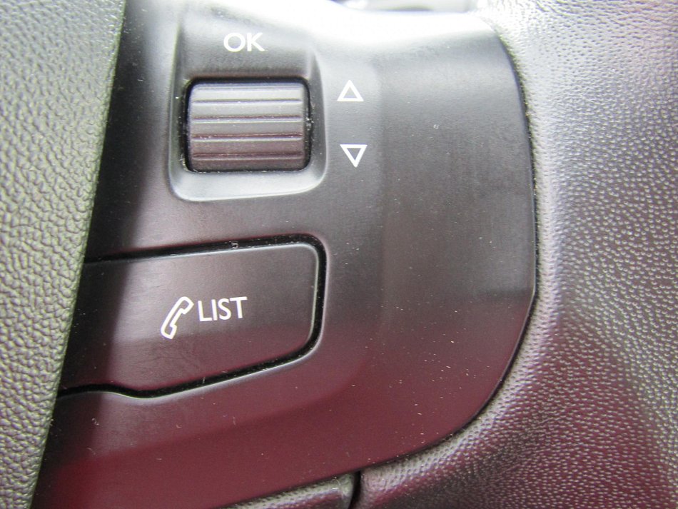 Peugeot 208 1.2 VTi 