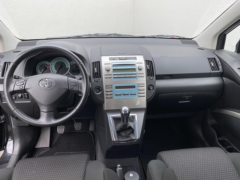 Toyota Corolla Verso 2.2 D-4D 