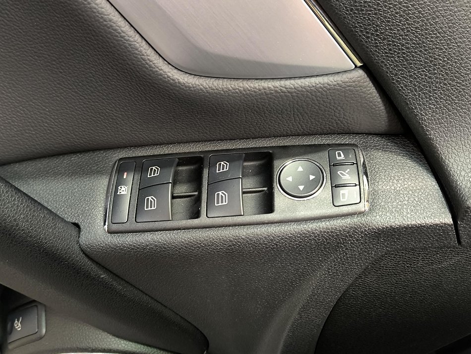 Mercedes-Benz Třída C 1.6 K  C180