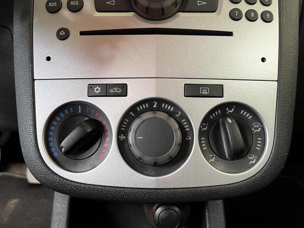 Opel Corsa 1.2i 