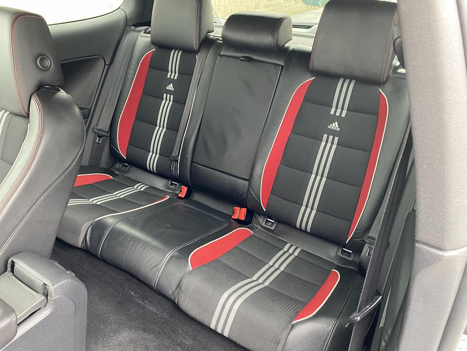 Volkswagen Golf 2.0 TSi GTi Adidas
