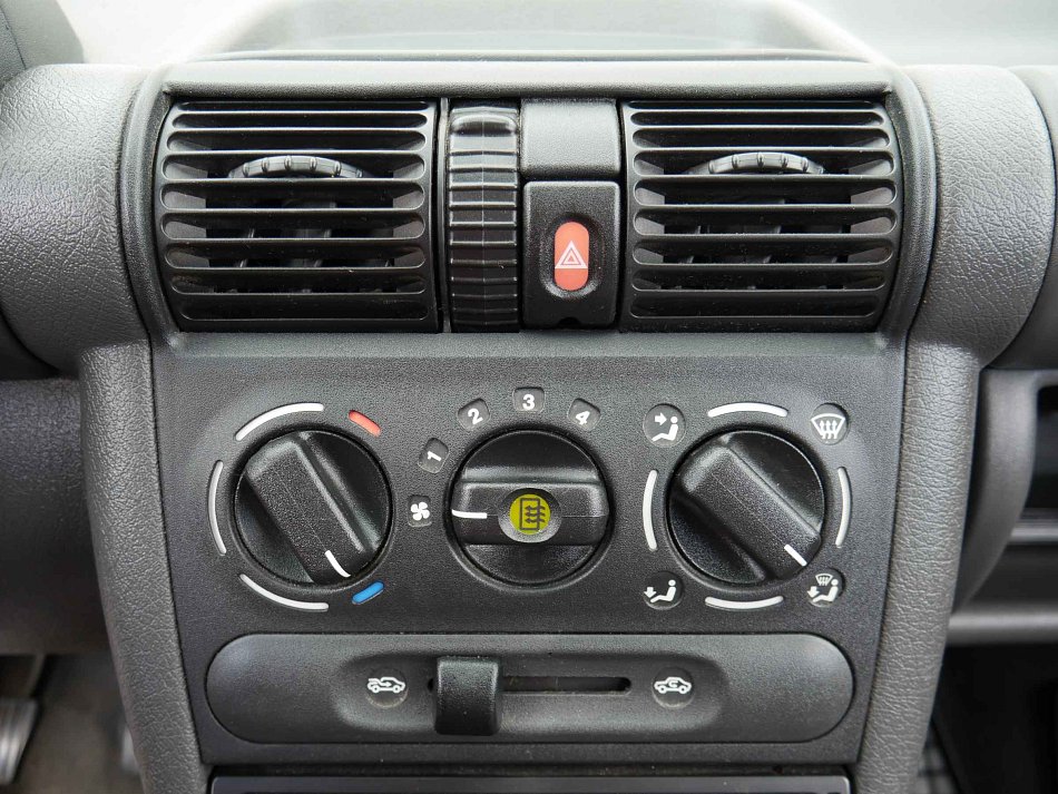 Opel Corsa 1.2i 