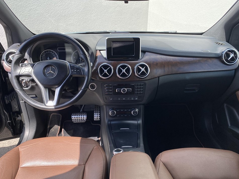 Mercedes-Benz Třída B 1.6T  B200