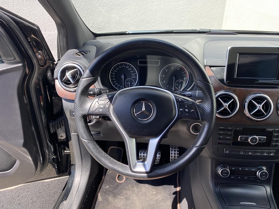 Mercedes-Benz Třída B 1.6T  B200