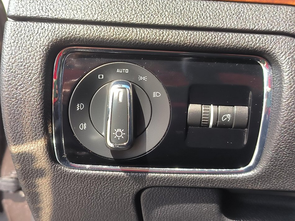 Škoda Superb II 2.0 TDi Elegance