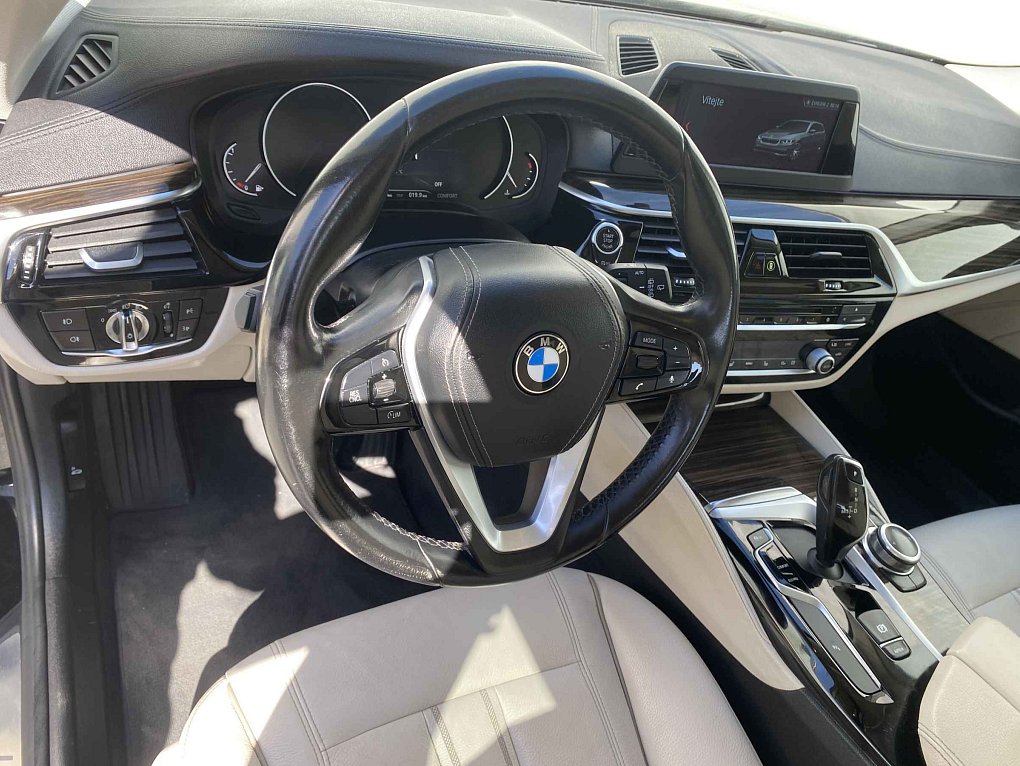 BMW Řada 5 3.0i LuxuryLine 540i xDrive