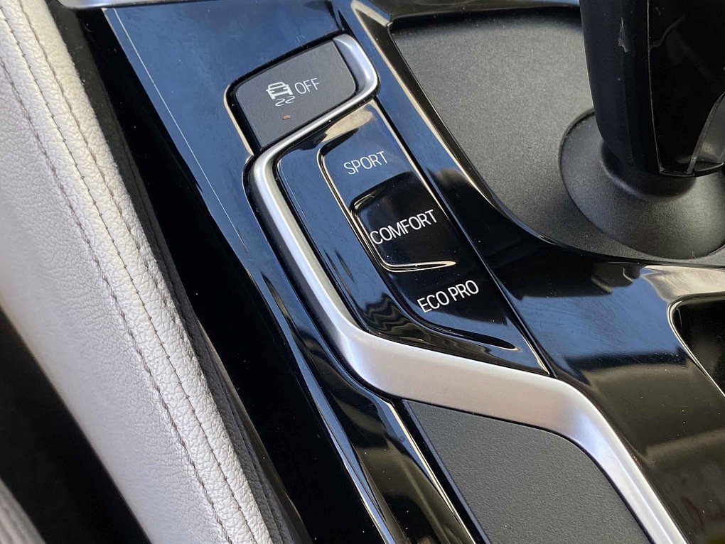 BMW Řada 5 3.0i LuxuryLine 540i xDrive