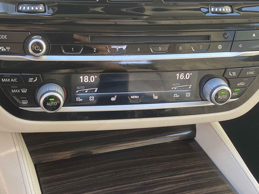BMW Řada 5 3.0i LuxuryLine 540i xDrive