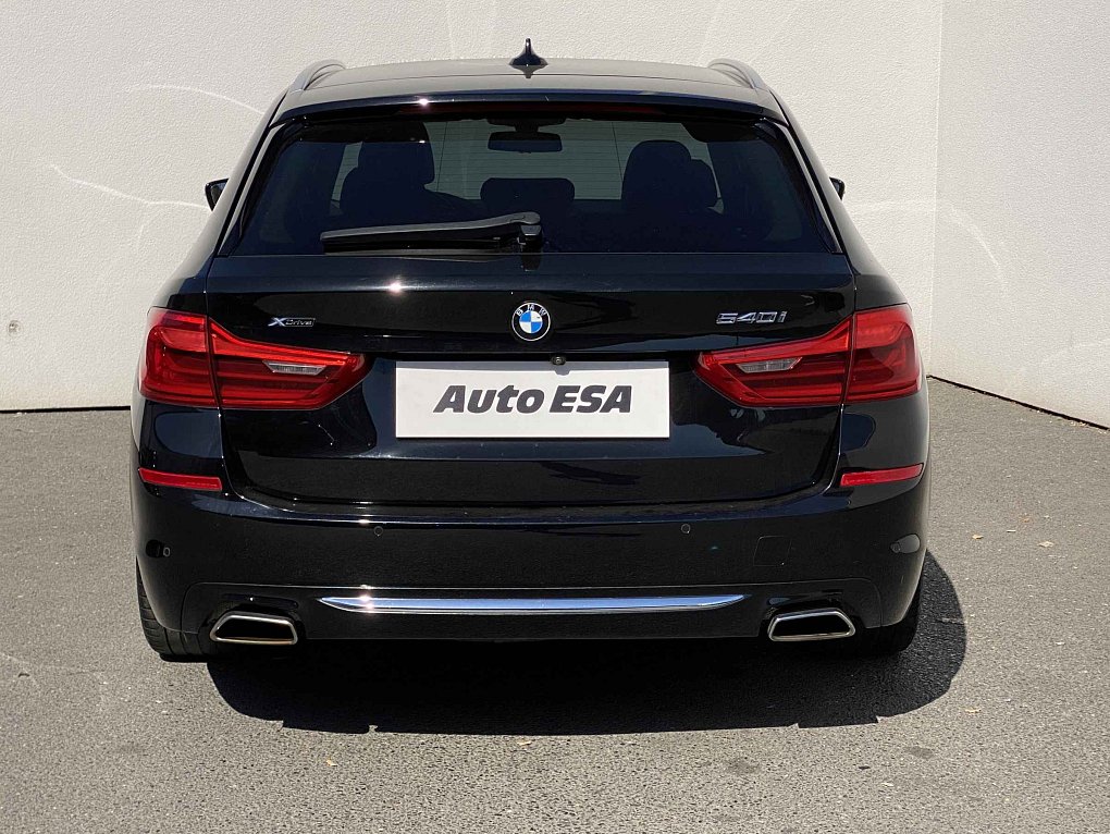BMW Řada 5 3.0i LuxuryLine 540i xDrive