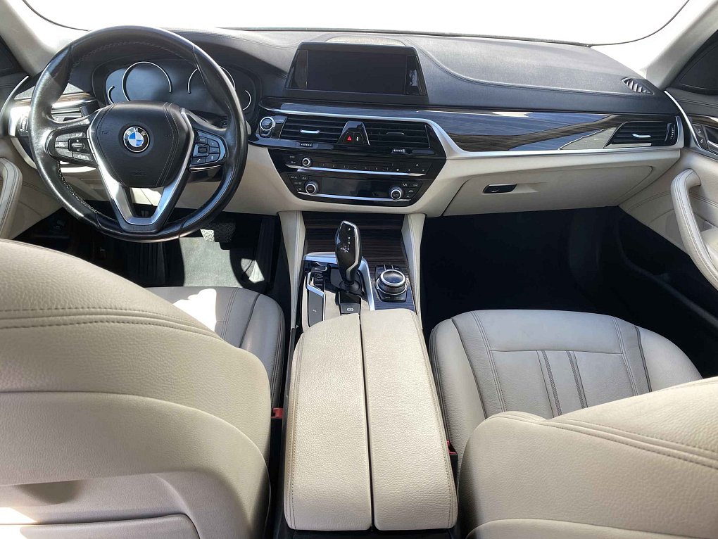 BMW Řada 5 3.0i LuxuryLine 540i xDrive