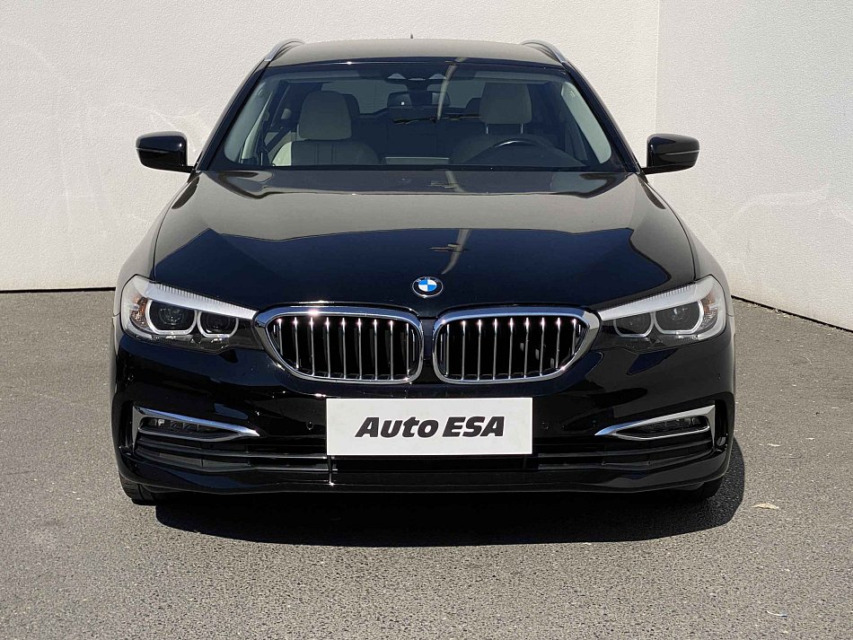 BMW Řada 5 3.0i LuxuryLine 540i xDrive