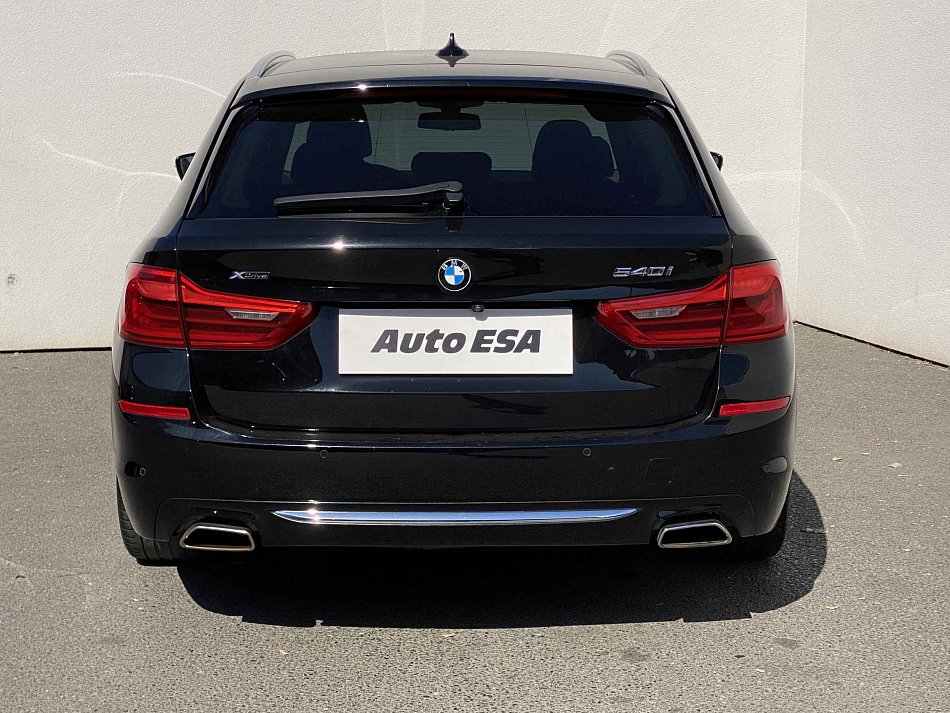 BMW Řada 5 3.0i LuxuryLine 540i xDrive