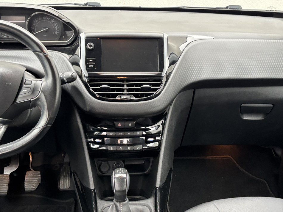 Peugeot 2008 1.2i Allure