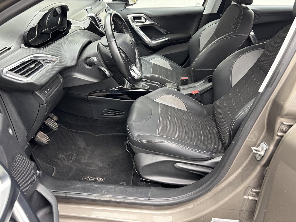 Peugeot 2008 1.2i Allure