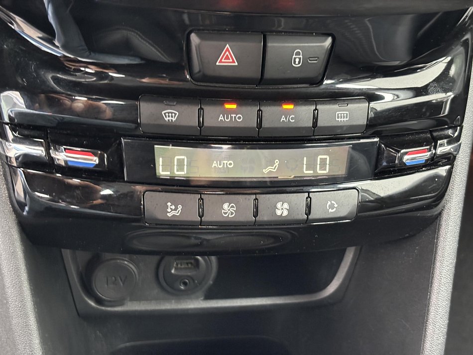 Peugeot 2008 1.2i Allure